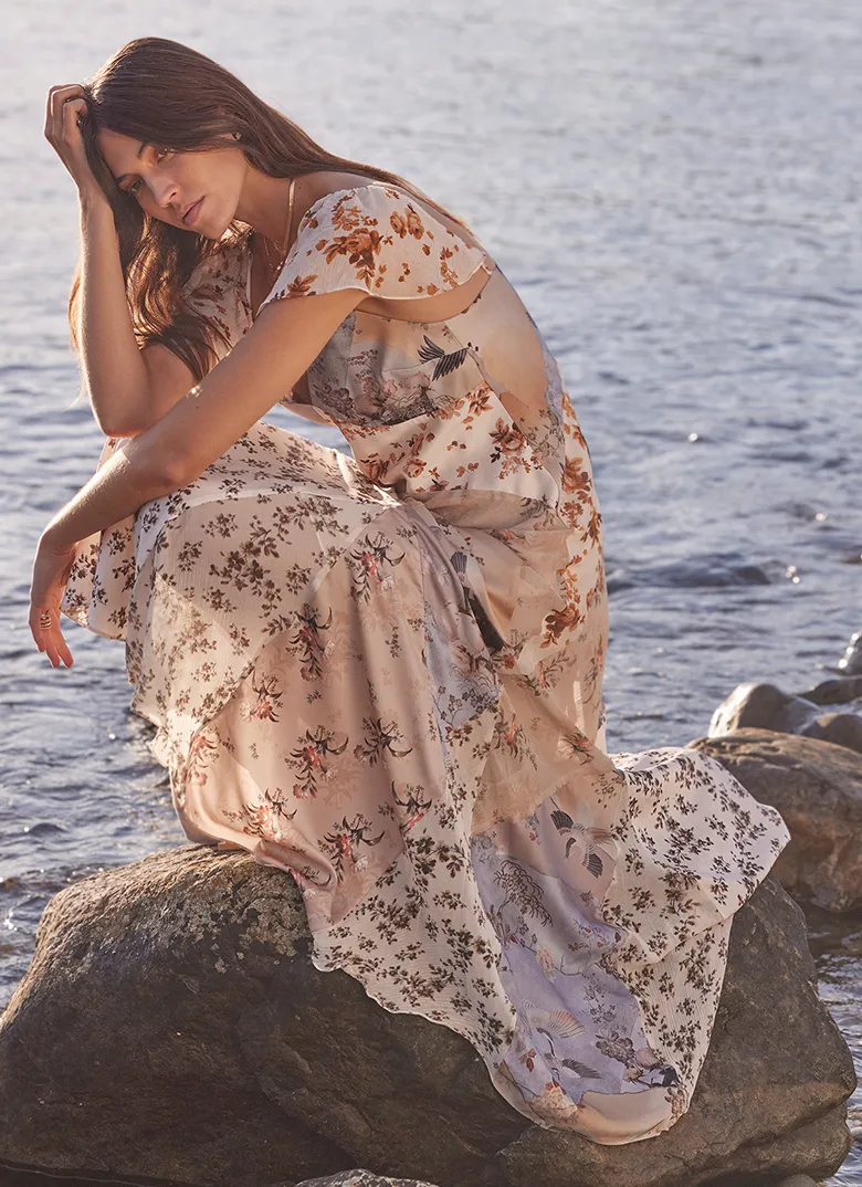 ALMIGHTY DRESS― この夏、大活躍のドレス。
5つのシーン別、着こなしガイド。