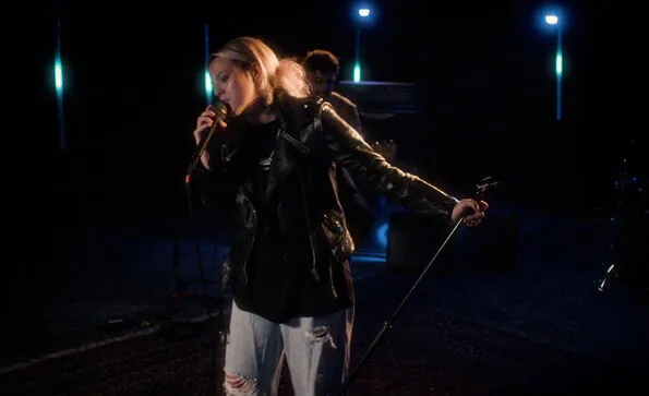 Lauren Sanderson performing