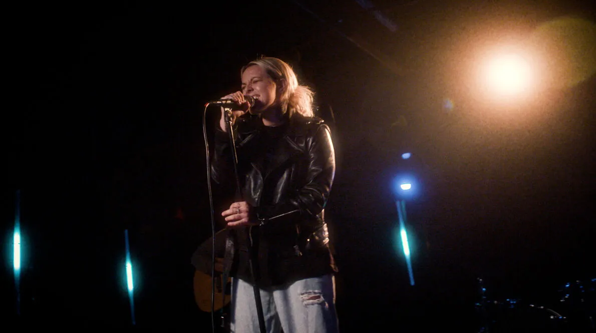 Lauren Sanderson performing