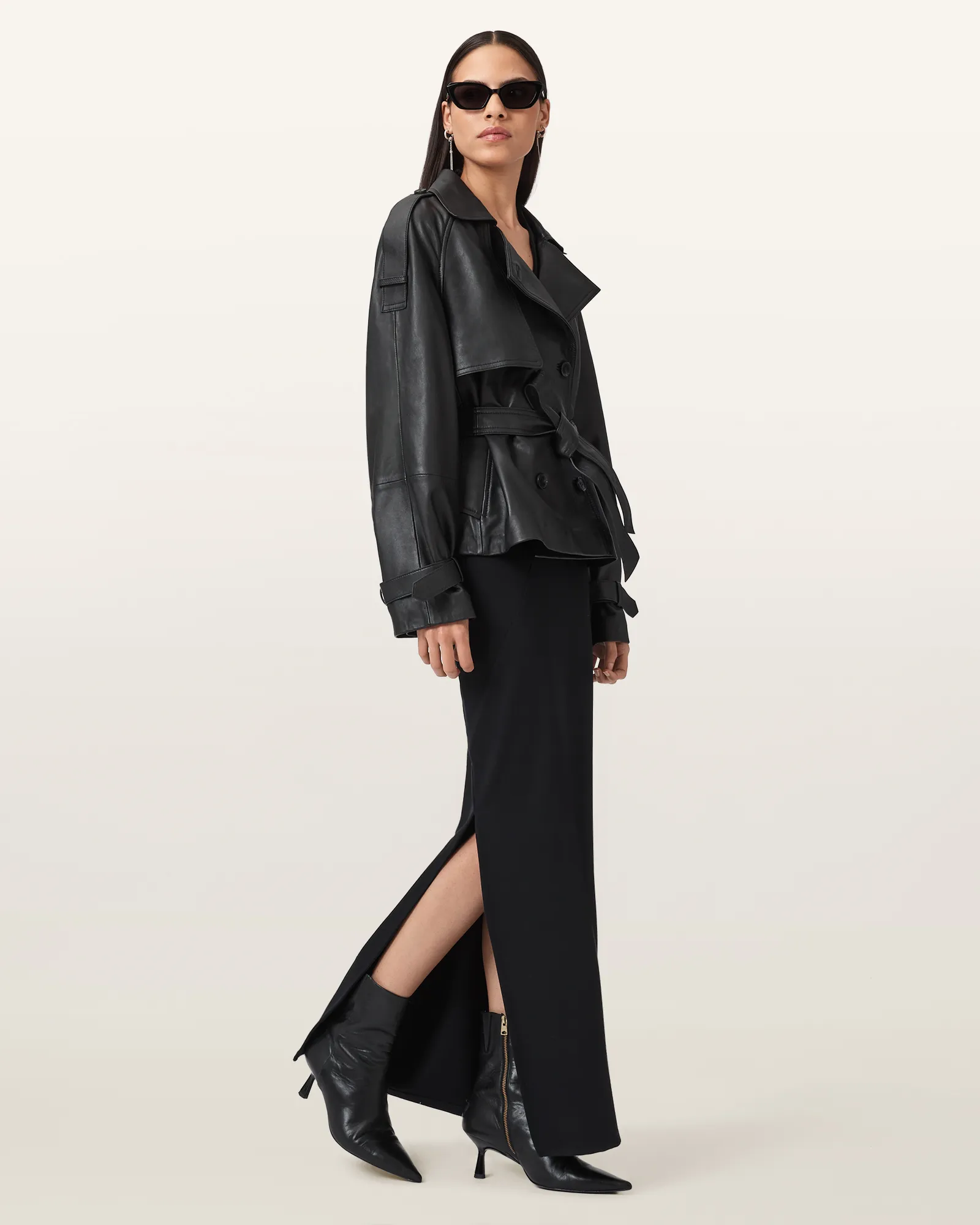 ALLSAINTS レディースクロップバーシティジャケット黒ブラックｘ白レザー ALLSAINTS レディースクロップバーシティジャケット黒ブラックx