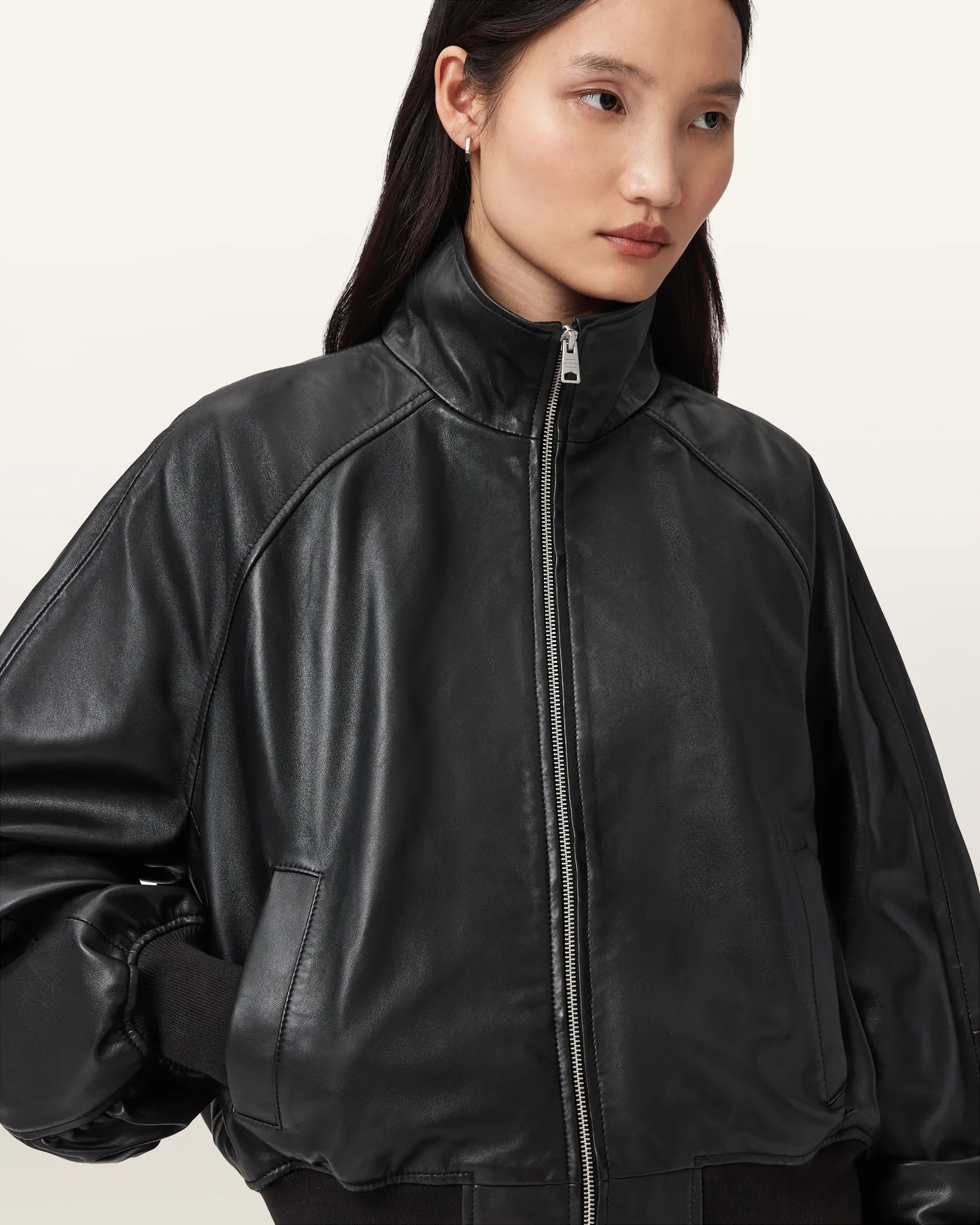 ALLSAINTS レディースクロップバーシティジャケット黒ブラックｘ白レザー ALLSAINTS レディースクロップバーシティジャケット黒ブラックx