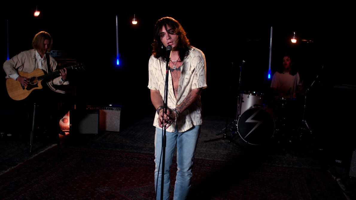 Quinton Griggs performing