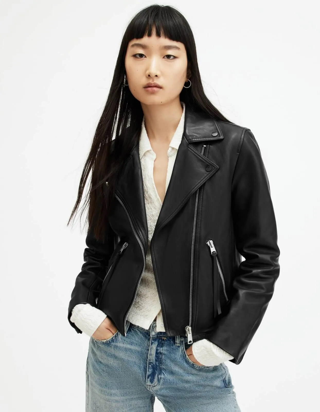 a women wearing leather jacket.